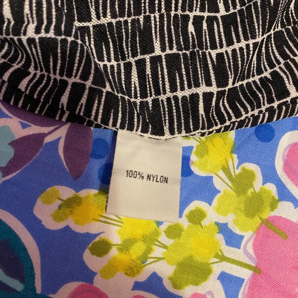 💕3 for $20💕 Asymmetrical blouse with ruffles - Picture 7 of 7